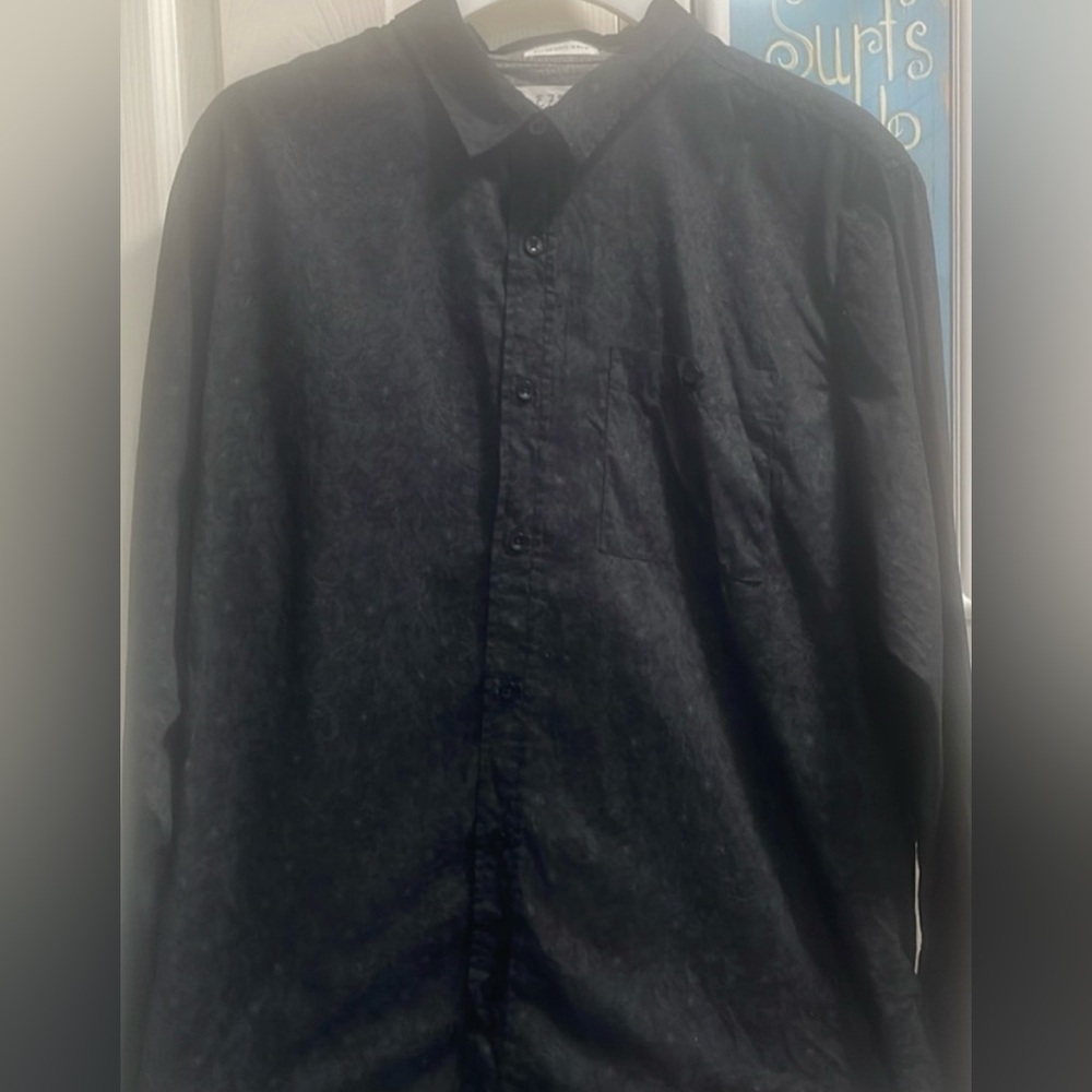 PreOwned  Ezekiel Flowers Size Large.
